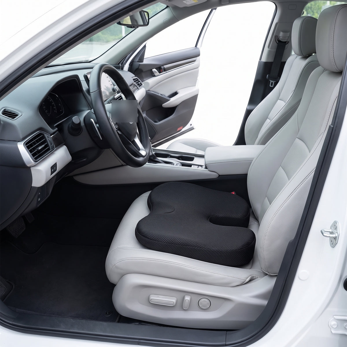 Coussin d'assise à mémoire de forme sur un siège de voiture